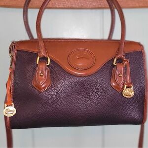 Vintage Dooney and Bourke handbag/crossbody